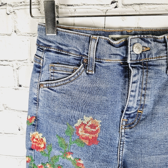 TOPSHOP | Jamie moto floral embroidered petite/cropped jeans - Picture 3 of 9
